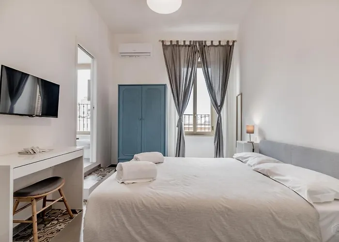 Roma House Piramide